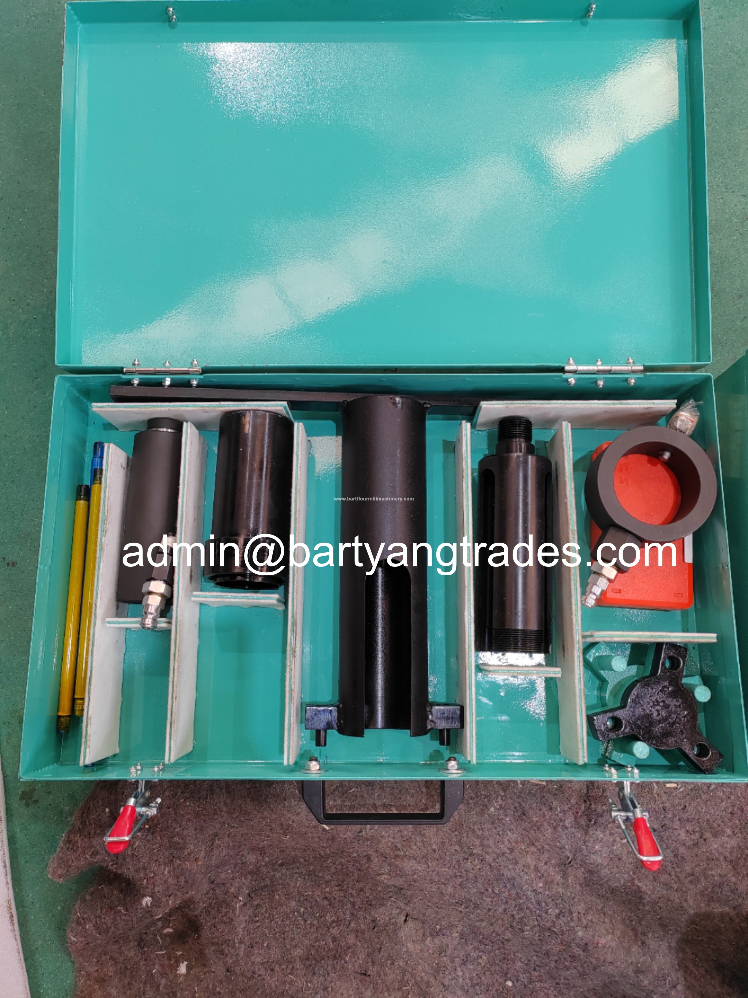 Dismantling kit for the roller mill 